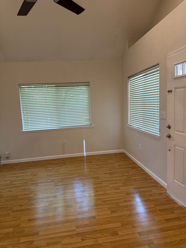 Building Photo - Charming 2 Bedroom, 2 Bathroom Home with ADU in Desirable Land Park Area