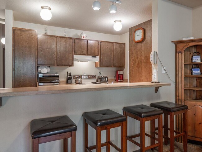 Building Photo - SKI LEASE: Townhome w/Fireplace, 2 Decks &...