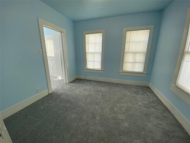 Building Photo - 6110 Schuler St