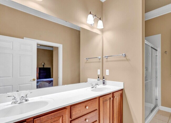 Building Photo - Sophisticated Space Designed for Comfort
