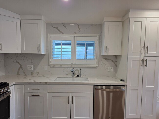 Building Photo - Beautifully remodeled 3 bed/2 bath Manufac...