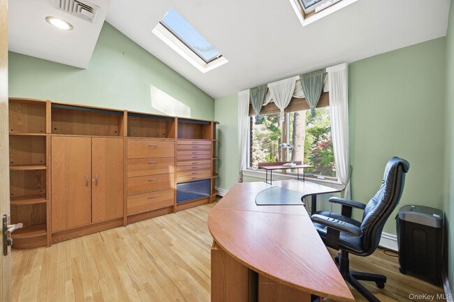 Building Photo - 1 Bridle Path Dr