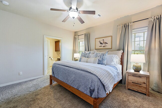 Building Photo - 1416 Cres Ridge Dr