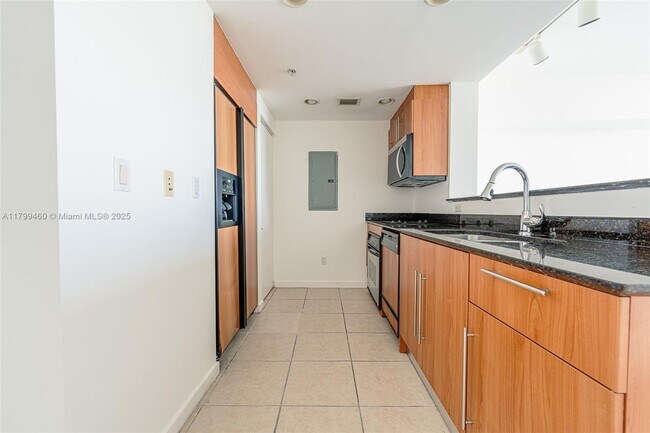 Building Photo - 325 S Biscayne Blvd