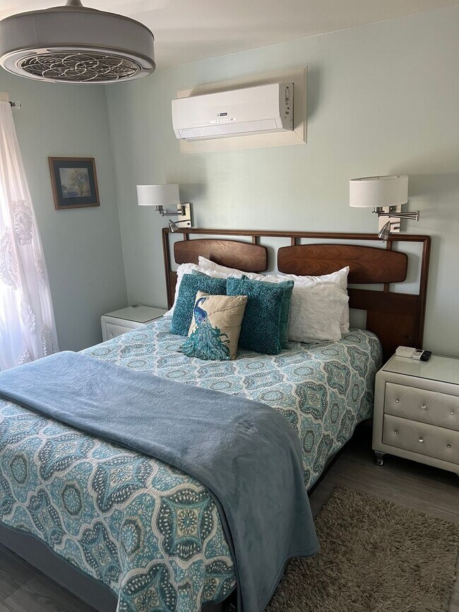 Building Photo - Bight and airy FURNISHED 1 bedroom apartment