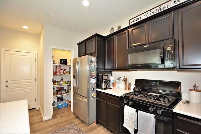 Building Photo - 6856 E Geary St