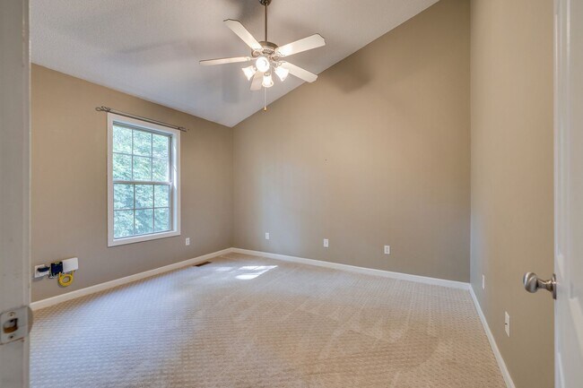 Building Photo - 2 br/ 2.5 bath condo in Johnson City TN