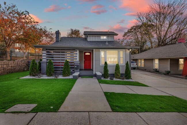 Building Photo - 830 Parkwood Ave