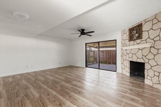 Building Photo - 2250 S Palmetto Ave