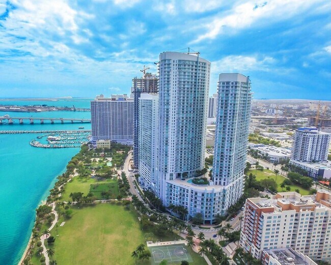 Primary Photo - 1900 N Bayshore Dr