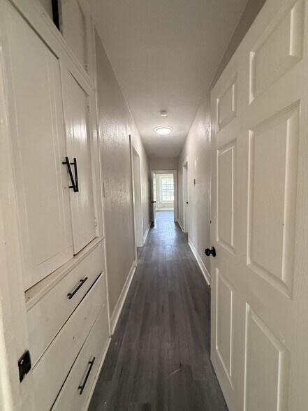 Building Photo - 1228 Oak Dr
