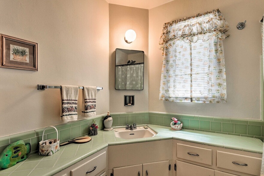 Building Photo - 2731 N 3rd Ave