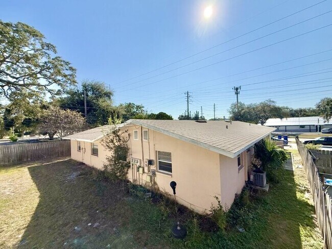 Building Photo - 972 San Christopher Dr