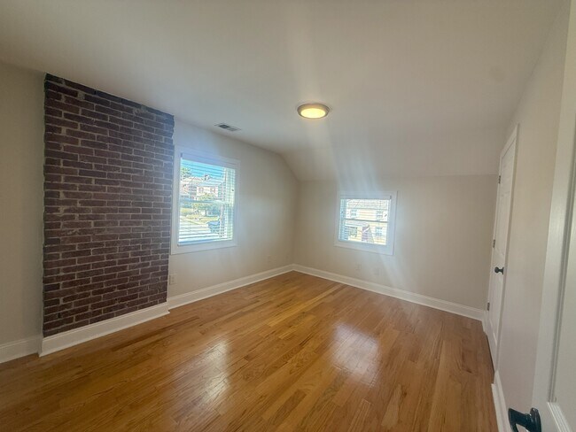 Building Photo - 1430 Simona Dr