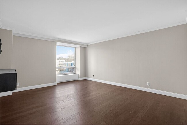 Building Photo - All-Inclusive Waterfront Living at Riverside Condo | $1 Month FREE Rent!