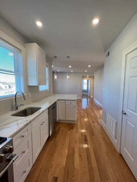 Building Photo - 73 Winchester St