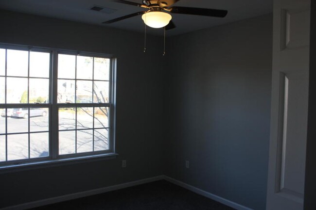 Building Photo - Waterfront Townhome