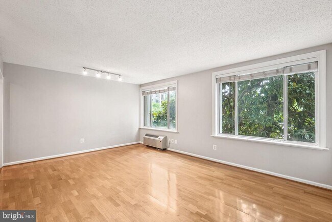 Building Photo - 1730 Arlington Blvd