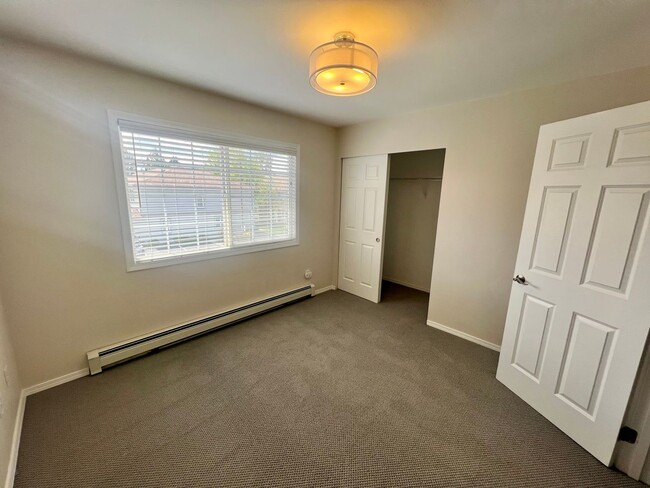 Building Photo - Gorgeous 2 Bed 1.5 Bath Condo For Rent