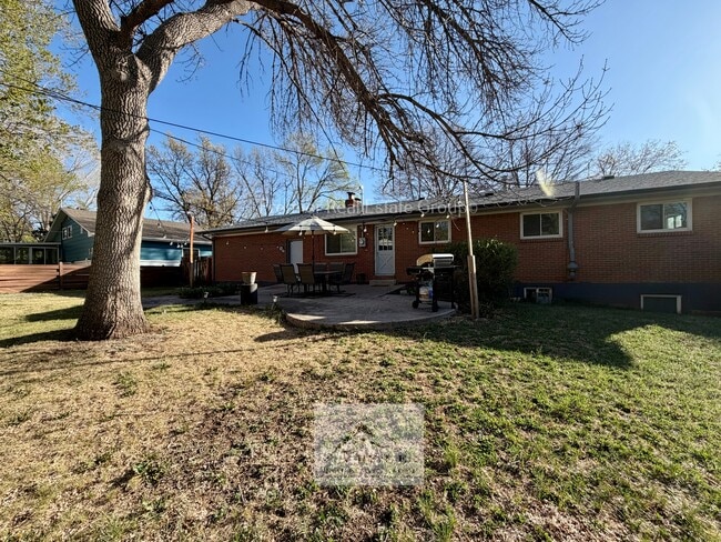 Building Photo - 1122 Pike Dr