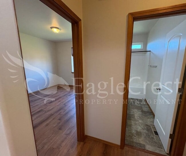 Building Photo - Three Bedroom, Two Bathroom House in Chape...