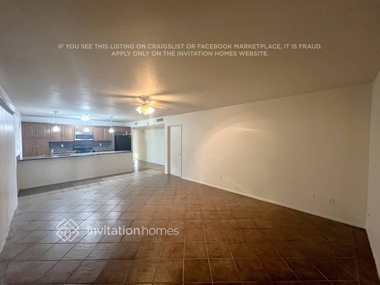 Building Photo - 1904 E Greenway Dr