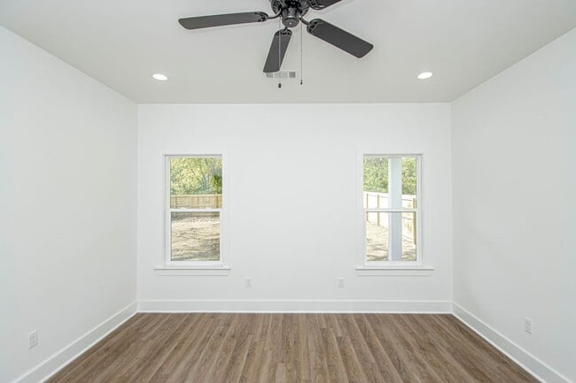 Building Photo - Move-In Ready New Construction Near Downtown & Hospitals!