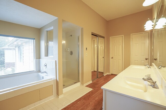 Building Photo - 1246 Manchester Cir