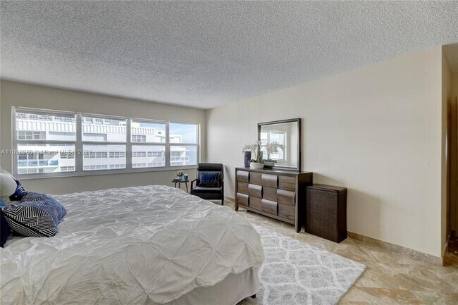 Building Photo - 3410 Galt Ocean Dr
