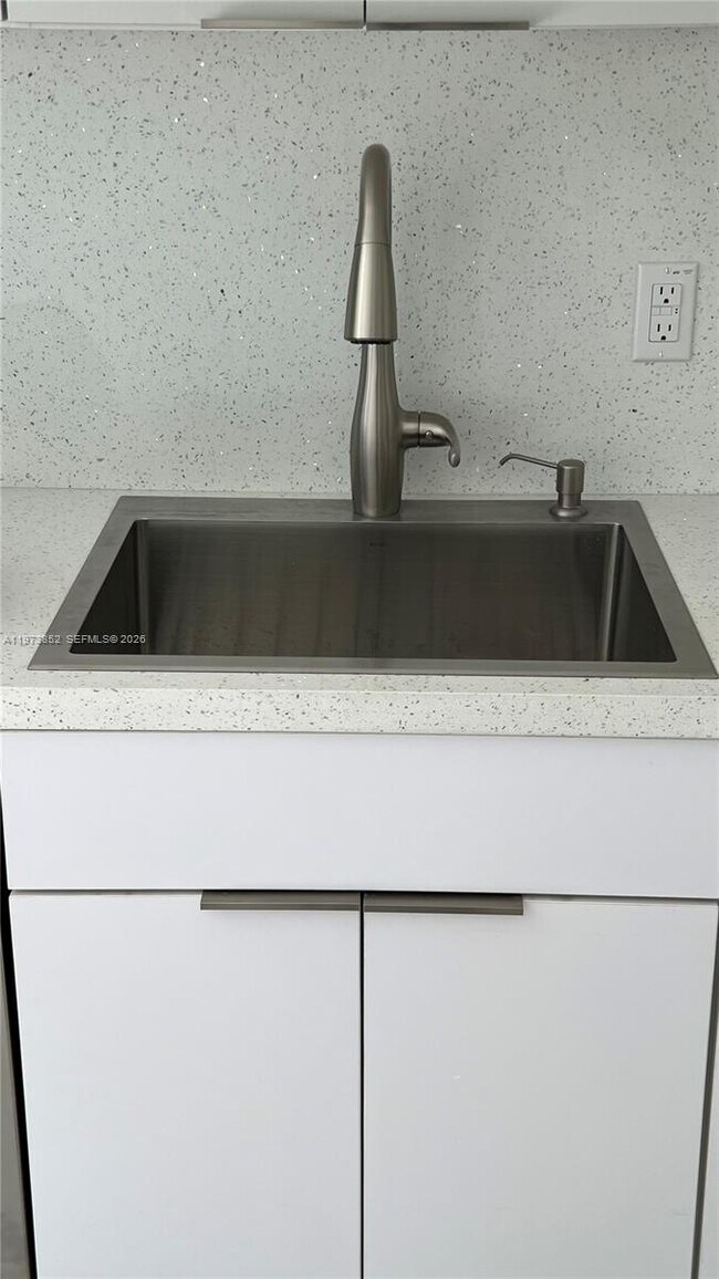 Building Photo - 2800 SW 25th St