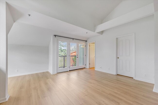 Building Photo - Spacious Townhome in Palo Alto