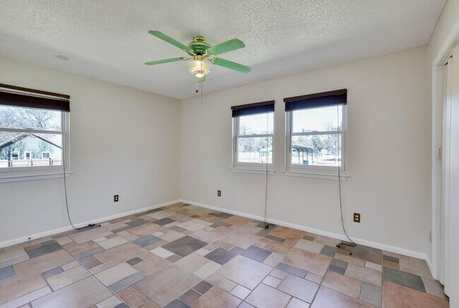 Building Photo - 16001 Awalt Dr