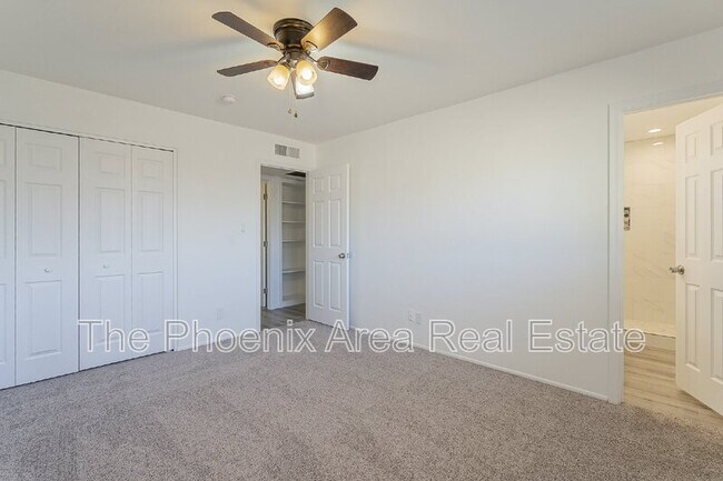 Building Photo - 8532 E Chaparral Rd
