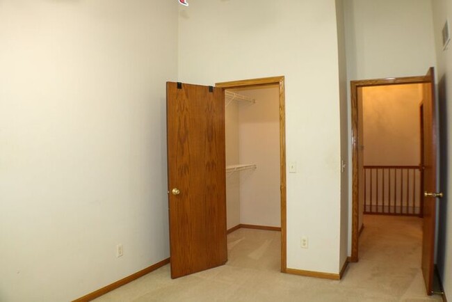 Building Photo - $2,050 | 4 Bedroom, 2 Bathroom Town Home |...