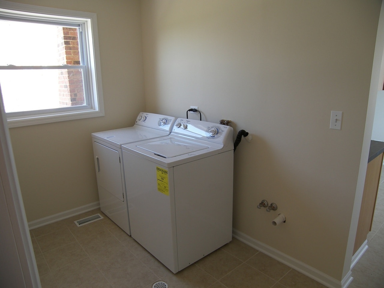 In Unit Washer/Dryer - 1536 S Mannheim Rd