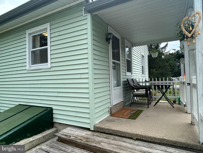 Building Photo - 138 E 7 Stars Rd
