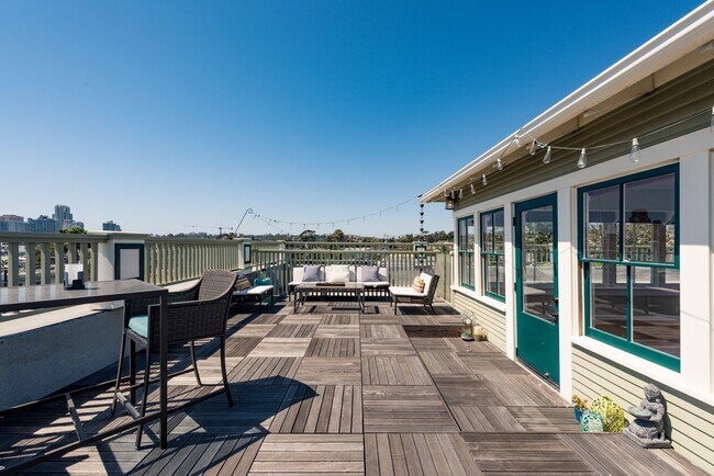 Building Photo - 470 20th St