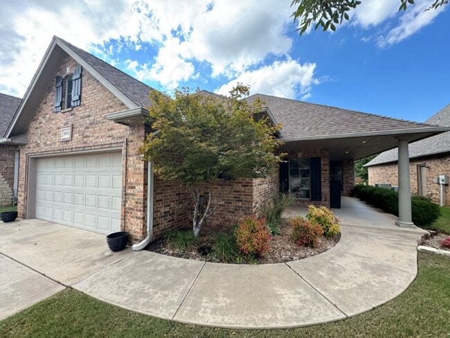 Building Photo - Stunning 3 bed in immaculate community, NO mowing, neighborhood pool, and GATED entry!