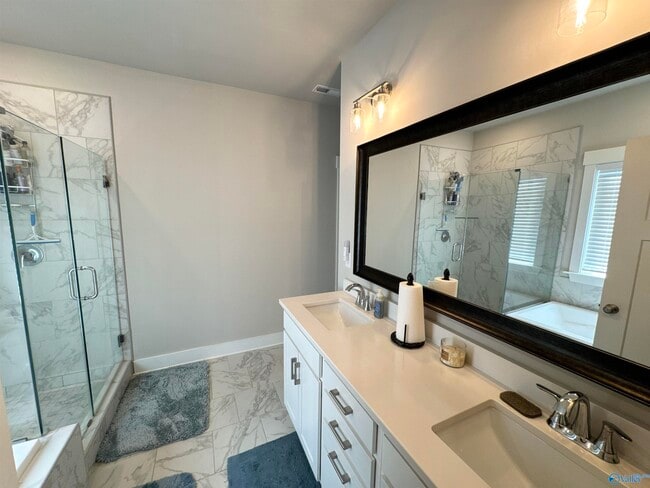 Building Photo - 414 Raleigh Elm Dr