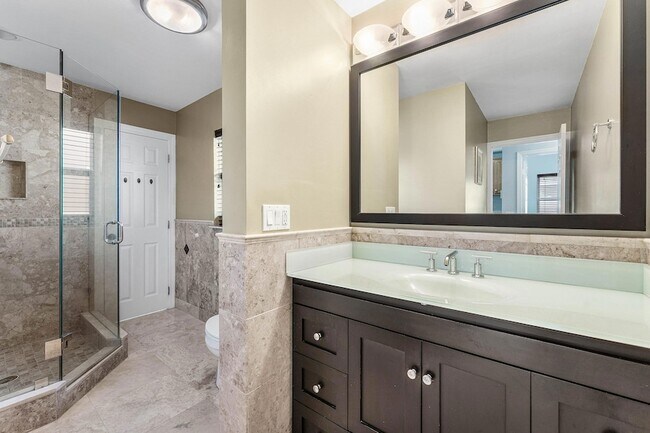 Building Photo - 7076 Middlebury Dr