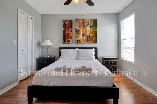 Building Photo - 323 Castlemain Cir