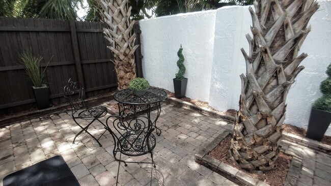 Building Photo - Beautiful  Furnished 1/1 condo x Rent  in Winter Park Next to Full Sail University !