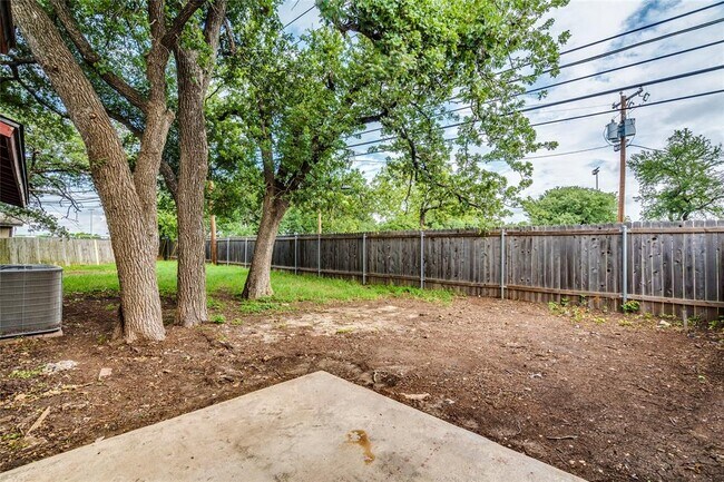 Building Photo - 1306 Glenda Dr