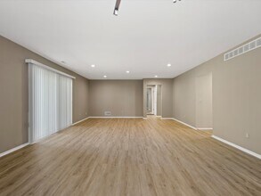 Building Photo - 26656 Farmbrook Villa Dr