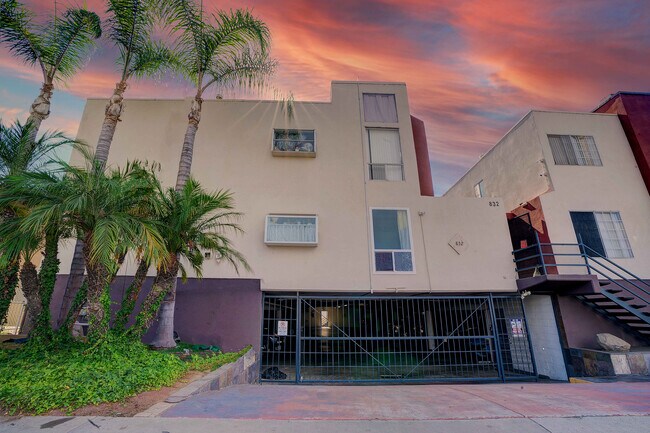 Building Photo - 832 13th St