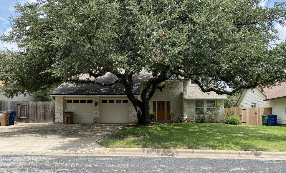 Outside - 9012 Frostwood Trail