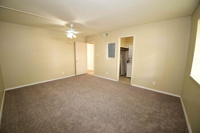 Building Photo - 4750 W 68th St S