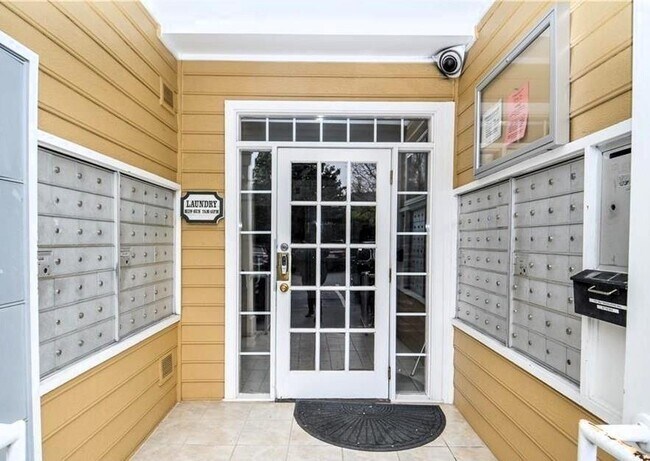 Building Photo - 233 Bentley Pl