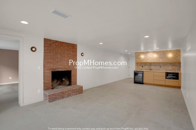 Building Photo - Gorgeous 4 Bedroom Mid-Century Modern in SW!