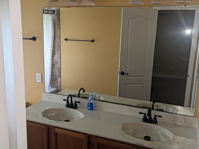 Building Photo - 1043 Weaver Dr